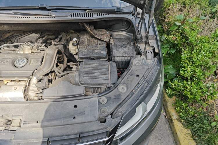 Used Volkswagen Touran 2011 1.4T DSG Zhiya Edition 5 Seats Engine Bay Left