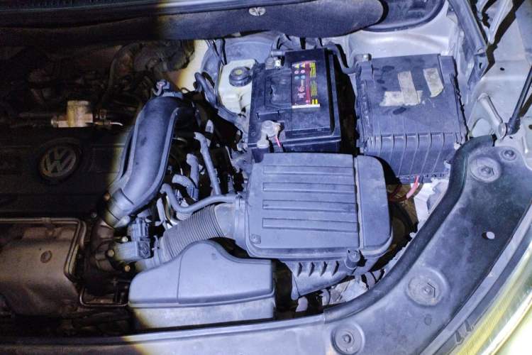 Used Volkswagen Touran 2011 1.4T Manual ZhiShang Edition 5-seater Engine Bay Left
