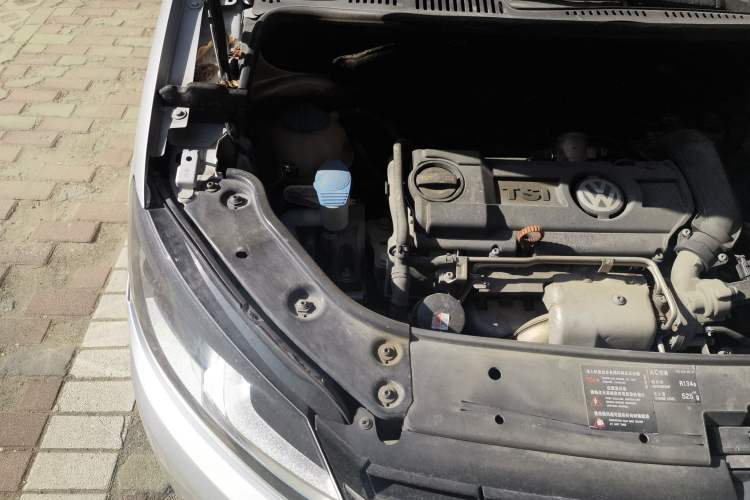 Used Volkswagen Touran 2011 1.4T DSG Zhiya Edition 5 Seats Engine Bay Right