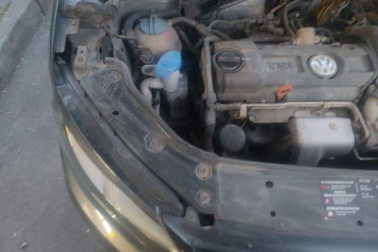 Used Volkswagen Touran 2011 1.4T DSG Zhiya Edition 5 Seats Engine Bay Right