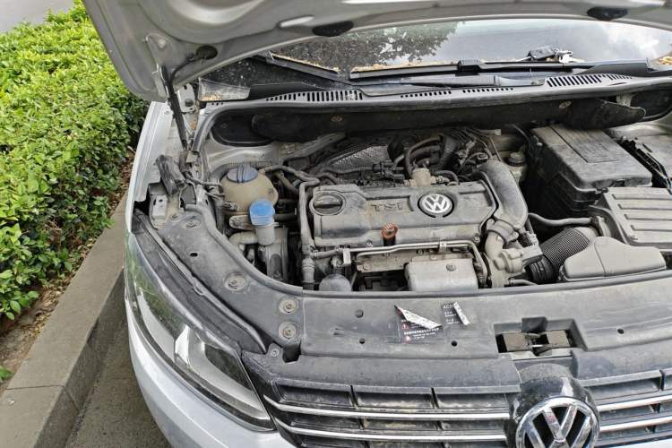 Used Volkswagen Touran 2011 1.4T DSG ZhiZhen Edition 5 Seats Engine Bay Right