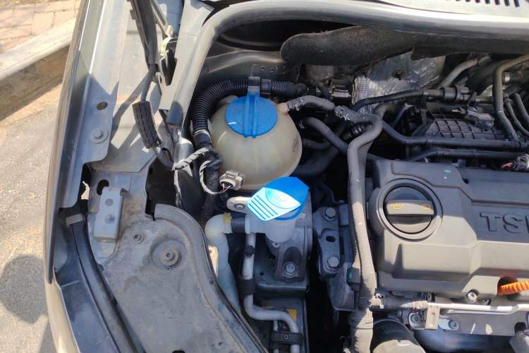 Used Volkswagen Touran 2011 1.4T DSG Zhiya Edition 5 Seats Engine Bay Right