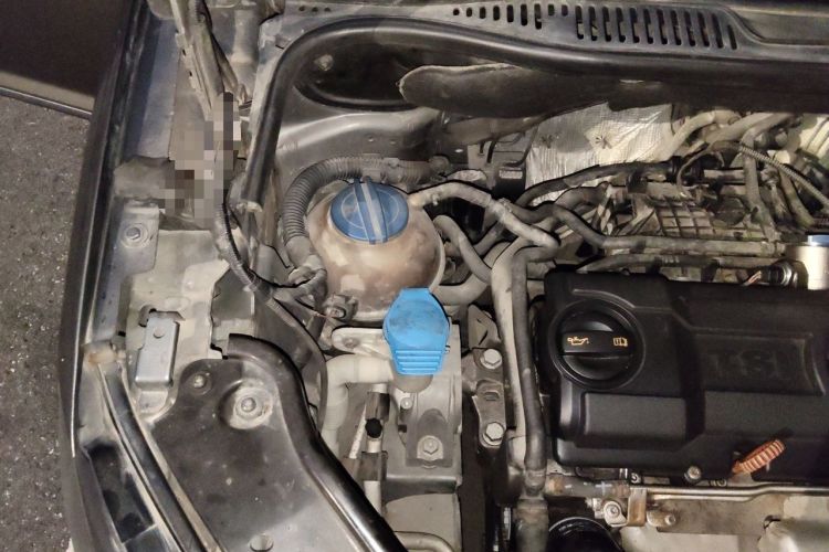 Used Volkswagen Touran 2011 1.4T DSG ZhiZhen Edition 7-Seater Engine Bay Right