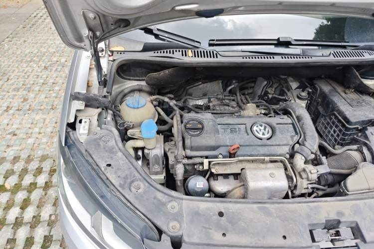 Used Volkswagen Touran 2011 1.4T DSG Zhiya Edition 5 Seats Engine Bay Right