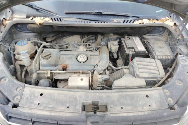 Used Volkswagen Touran 2011 1.4T Manual ZhiShang Edition 5-seater Engine Bay