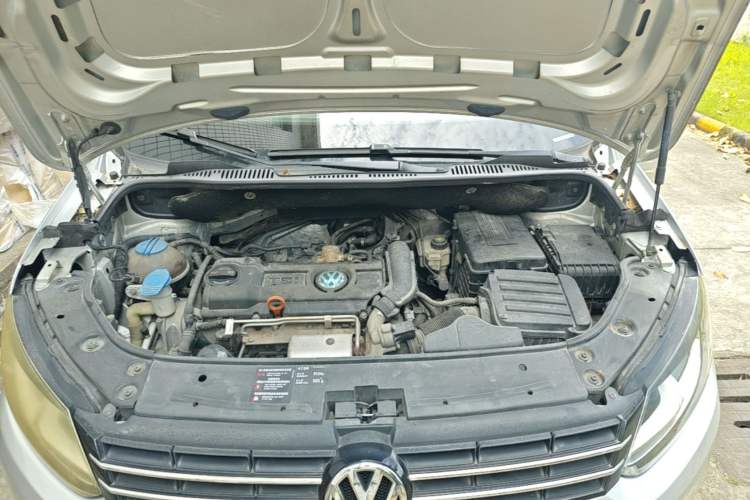 Used Volkswagen Touran 2011 1.4T DSG Zhiya Edition 5 Seats Engine Bay