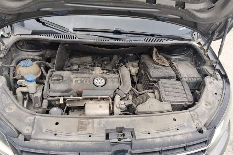 Used Volkswagen Touran 2011 1.4T DSG Zhiya Edition 5 Seats Engine Bay