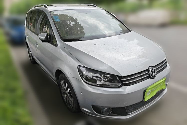 Used Volkswagen Touran 2011 1.4T DSG ZhiZhen Edition 5 Seats Front Right 45 Deg