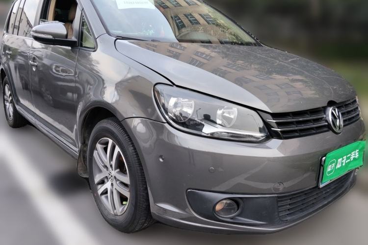 Used Volkswagen Touran 2011 1.4T DSG ZhiZhen Edition 7-Seater Front Right 45 Deg