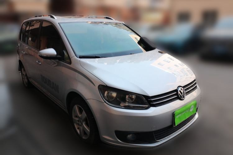 Used Volkswagen Touran 2011 1.4T DSG Zhiya Edition 5 Seats Front Right 45 Deg
