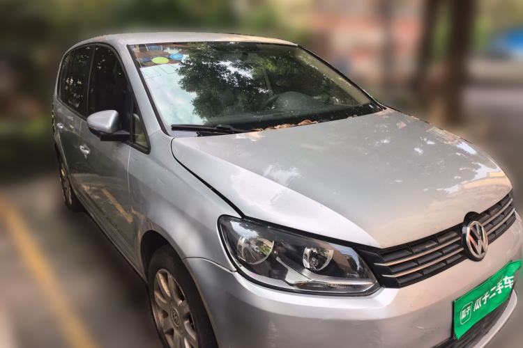 Used Volkswagen Touran 2011 1.4T Manual ZhiShang Edition 5-seater Front Right 45 Deg