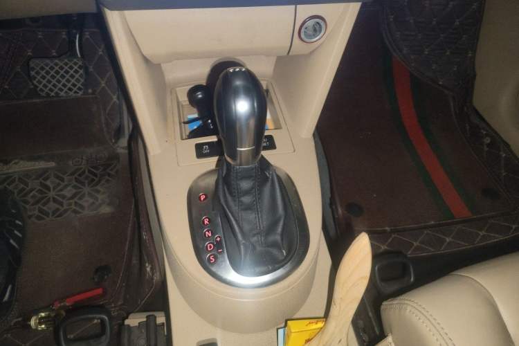 Used Volkswagen Touran 2011 1.4T DSG Zhiya Edition 5 Seats Gear Lever