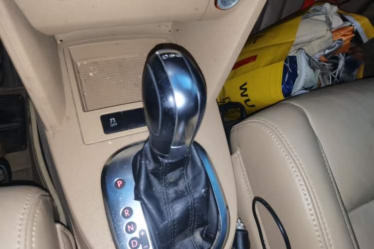 Used Volkswagen Touran 2011 1.4T DSG Zhiya Edition 5 Seats Gear Lever