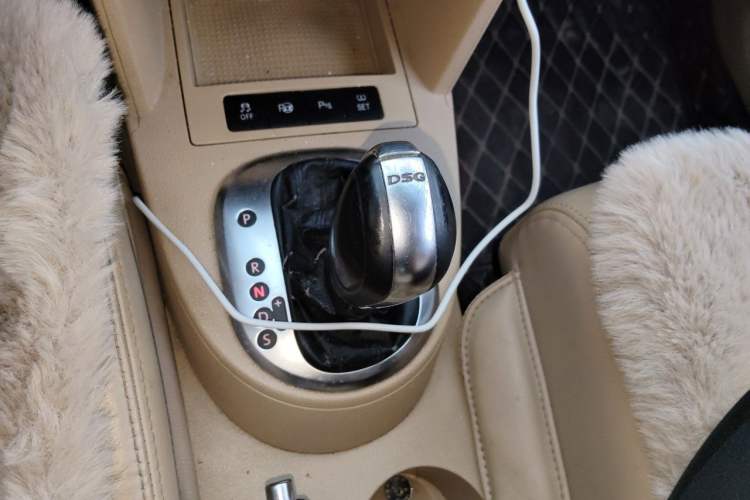 Used Volkswagen Touran 2011 1.4T DSG ZhiZhen Edition 7-Seater Gear Lever