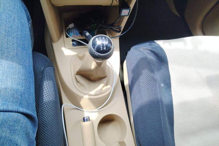 Used Volkswagen Touran 2011 1.4T Manual ZhiShang Edition 5-seater Gear Lever