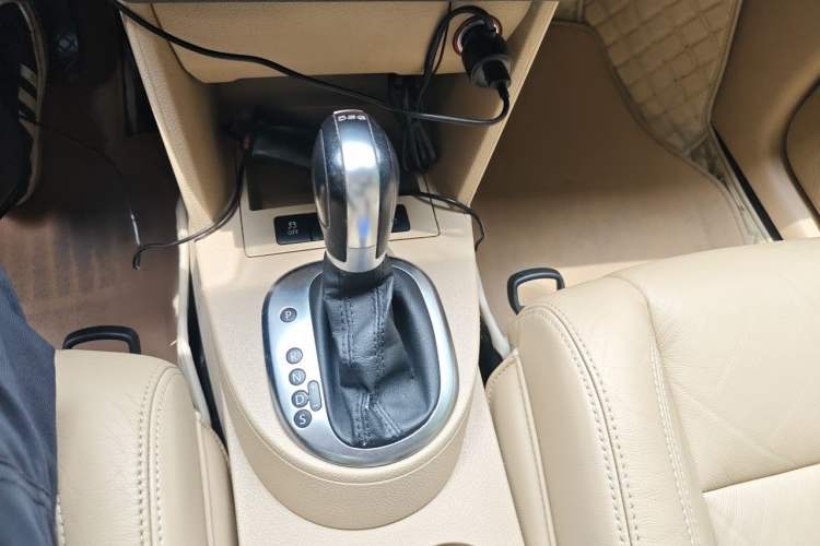Used Volkswagen Touran 2011 1.4T DSG Zhiya Edition 5 Seats Gear Lever
