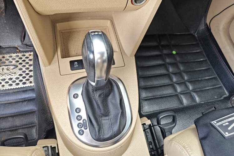 Used Volkswagen Touran 2011 1.4T DSG Zhiya Edition 5 Seats Gear Lever