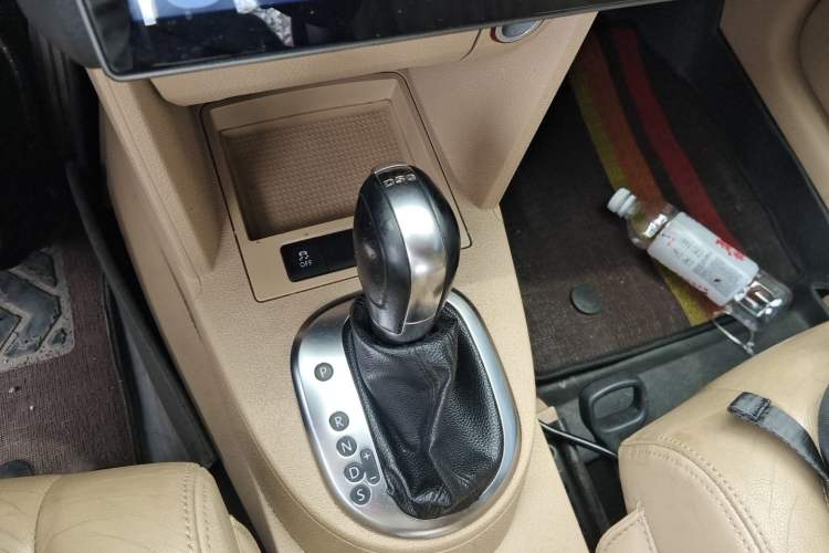 Used Volkswagen Touran 2011 1.4T DSG Zhiya Edition 5 Seats Gear Lever