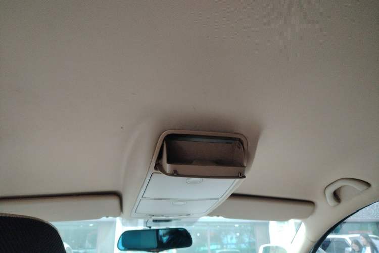 Used Volkswagen Touran 2011 1.4T Manual ZhiShang Edition 5-seater Headliner