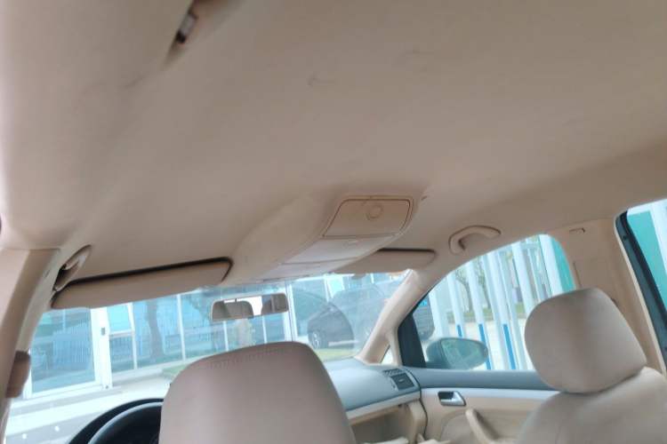 Used Volkswagen Touran 2011 1.4T Manual ZhiShang Edition 5-seater Headliner
