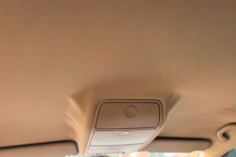 Used Volkswagen Touran 2011 1.4T Manual ZhiShang Edition 5-seater Headliner
