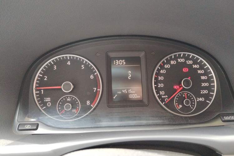 Used Volkswagen Touran 2011 1.4T Manual ZhiShang Edition 5-seater Instrument Cluster