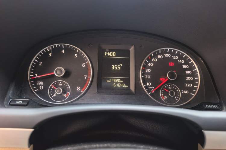Used Volkswagen Touran 2011 1.4T Manual ZhiShang Edition 5-seater Instrument Cluster