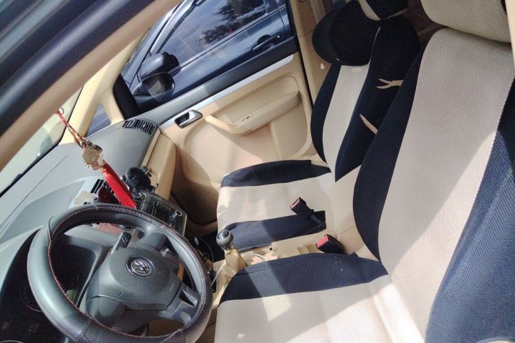 Used Volkswagen Touran 2011 1.4T Manual ZhiShang Edition 5-seater Left Front Seat