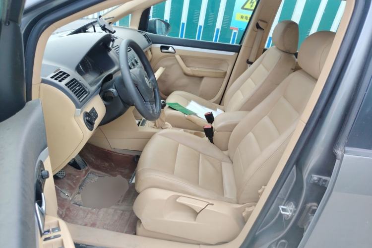 Used Volkswagen Touran 2011 1.4T Manual ZhiShang Edition 5-seater Left Front Seat