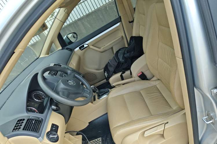 Used Volkswagen Touran 2011 1.4T DSG Zhiya Edition 5 Seats Left Front Seat
