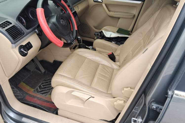 Used Volkswagen Touran 2011 1.4T DSG Zhiya Edition 5 Seats Left Front Seat