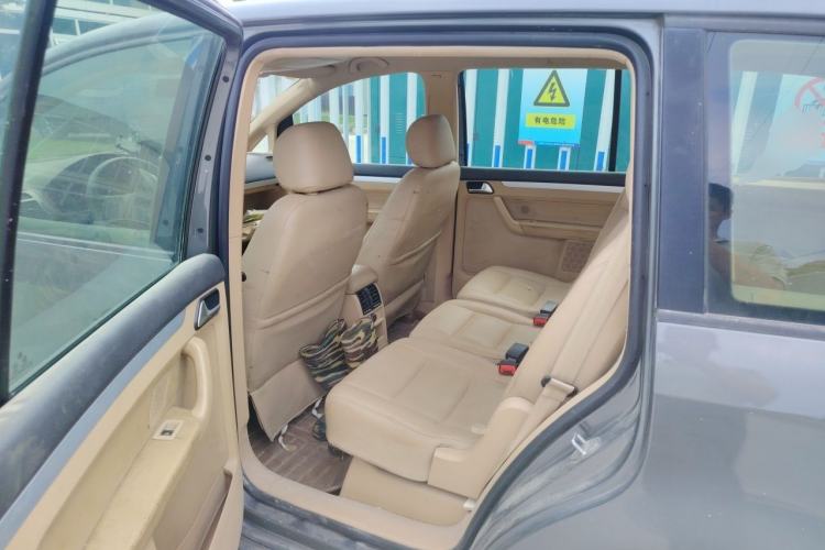 Used Volkswagen Touran 2011 1.4T Manual ZhiShang Edition 5-seater Left Rear Seat