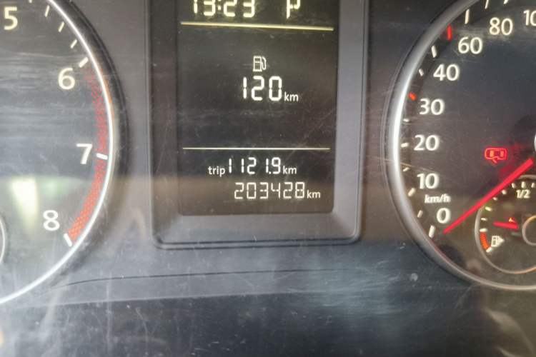 Used Volkswagen Touran 2011 1.4T DSG Zhiya Edition 5 Seats Odometer Close Up