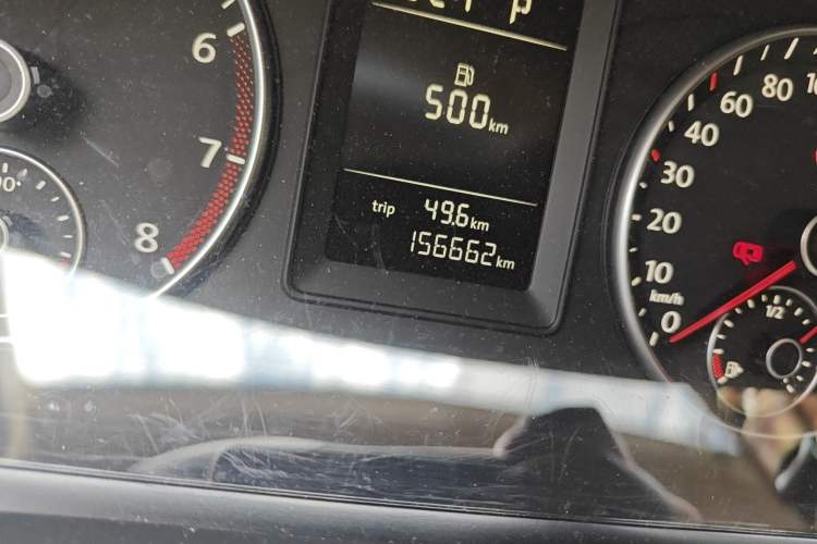 Used Volkswagen Touran 2011 1.4T DSG Zhiya Edition 5 Seats Odometer Close Up
