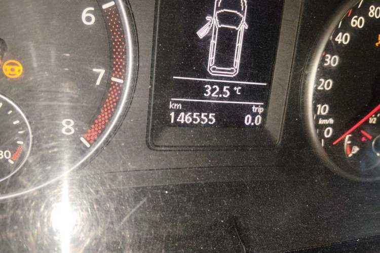 Used Volkswagen Touran 2011 1.4T DSG ZhiZhen Edition 7-Seater Odometer Close Up