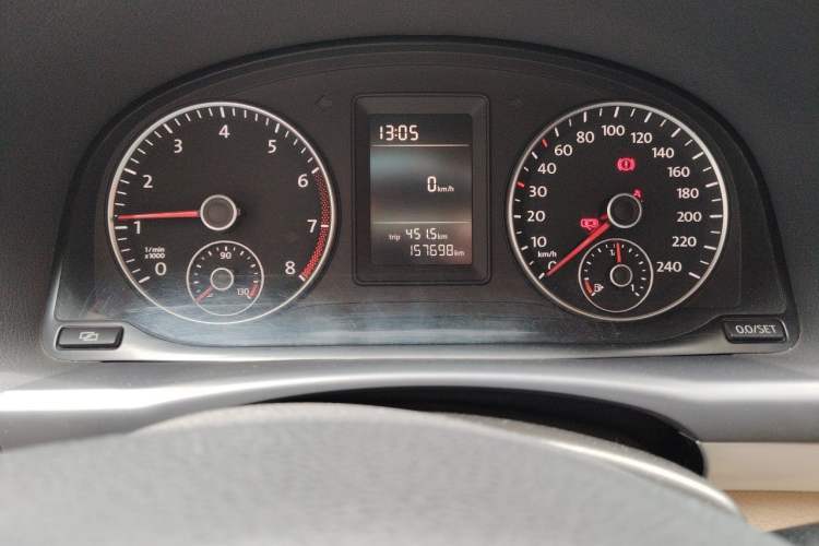 Used Volkswagen Touran 2011 1.4T Manual ZhiShang Edition 5-seater Odometer Close Up