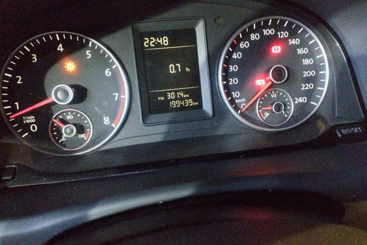 Used Volkswagen Touran 2011 1.4T Manual ZhiShang Edition 5-seater Odometer Close Up