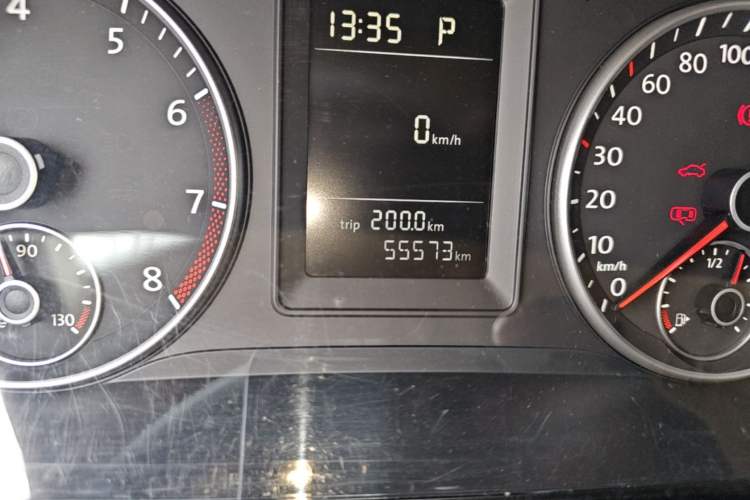 Used Volkswagen Touran 2011 1.4T DSG Zhiya Edition 5 Seats Odometer Close Up