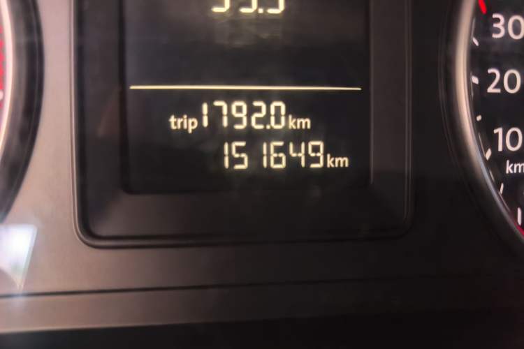Used Volkswagen Touran 2011 1.4T Manual ZhiShang Edition 5-seater Odometer Close Up