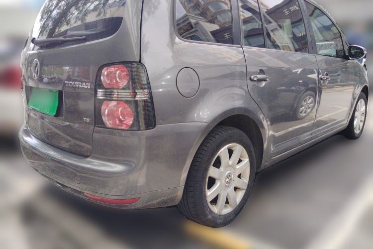 Used Volkswagen Touran 2011 1.4T Manual ZhiShang Edition 5-seater Rear Right 45 Deg