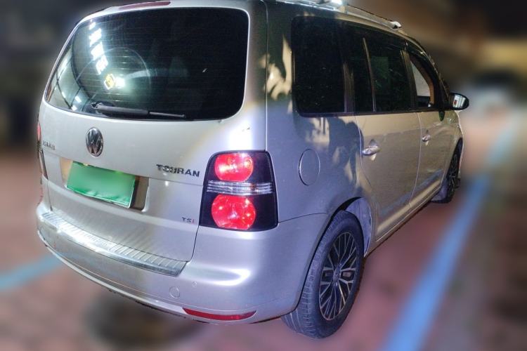 Used Volkswagen Touran 2011 1.4T Manual ZhiShang Edition 5-seater Rear Right 45 Deg