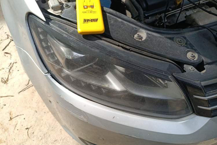 Used Volkswagen Touran 2011 1.4T DSG ZhiZhen Edition 5 Seats Right Front Headlight