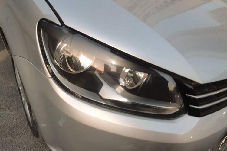 Used Volkswagen Touran 2011 1.4T DSG Zhiya Edition 5 Seats Right Front Headlight