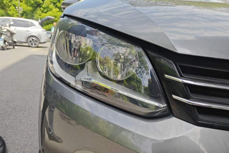 Used Volkswagen Touran 2011 1.4T DSG Zhiya Edition 5 Seats Right Front Headlight