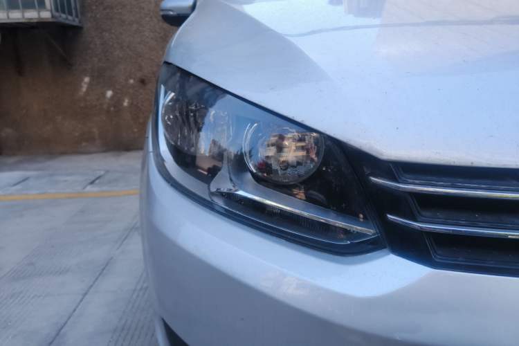 Used Volkswagen Touran 2011 1.4T DSG Zhiya Edition 5 Seats Right Front Headlight