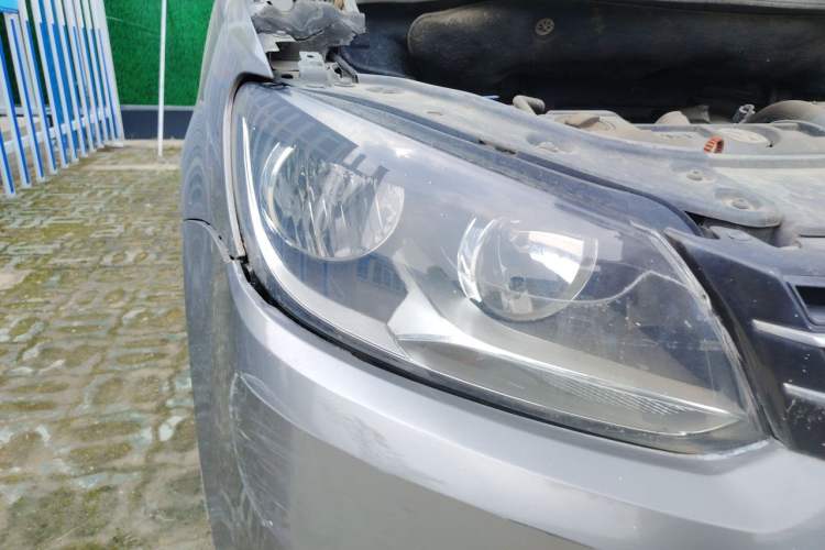 Used Volkswagen Touran 2011 1.4T Manual ZhiShang Edition 5-seater Right Front Headlight