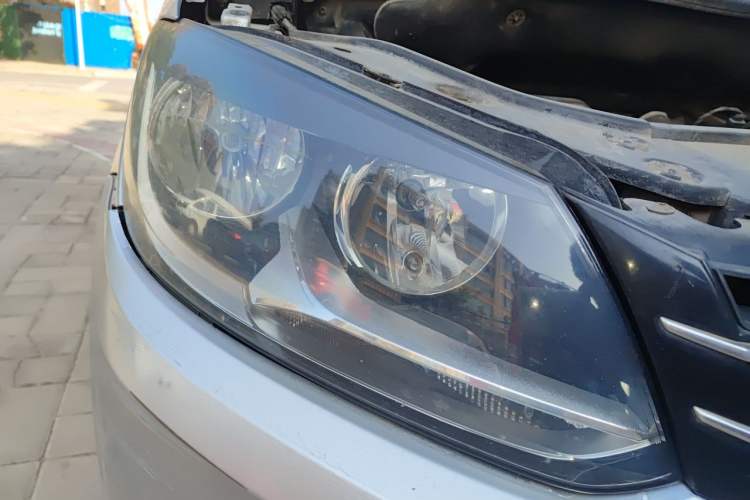 Used Volkswagen Touran 2011 1.4T DSG Zhiya Edition 5 Seats Right Front Headlight