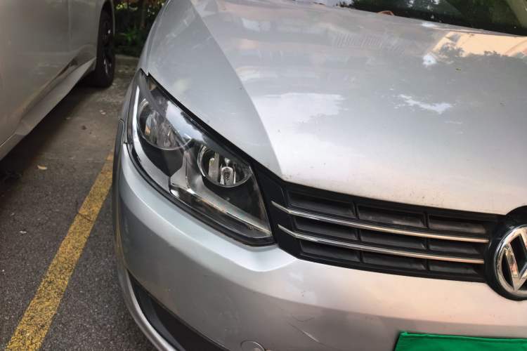 Used Volkswagen Touran 2011 1.4T Manual ZhiShang Edition 5-seater Right Front Headlight