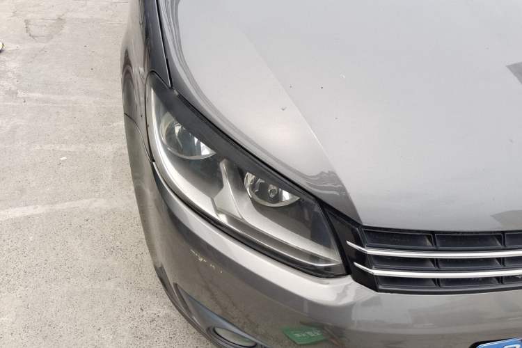 Used Volkswagen Touran 2011 1.4T DSG Zhiya Edition 5 Seats Right Front Headlight