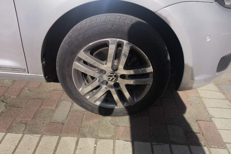 Used Volkswagen Touran 2011 1.4T DSG Zhiya Edition 5 Seats Right Front Wheel Hub